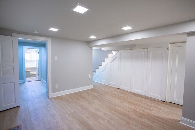 Building Photo - 758 11th St SE Unit Basement Bedroom