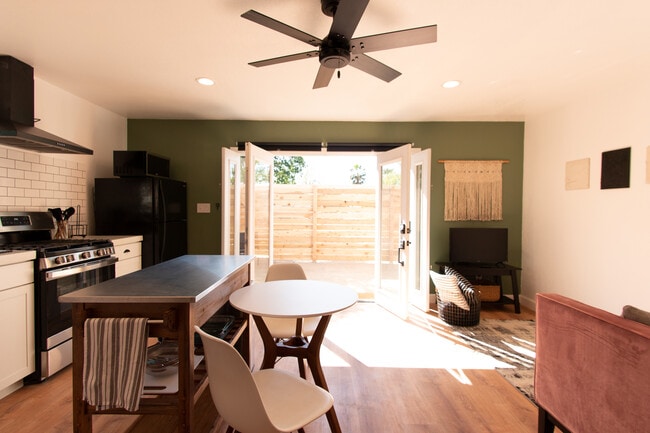 Photo - 3390 Cutlas Ct Unit B