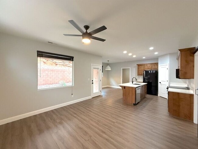 Photo - 4 bed, 2.5 bath duplex unit w/2 car garage