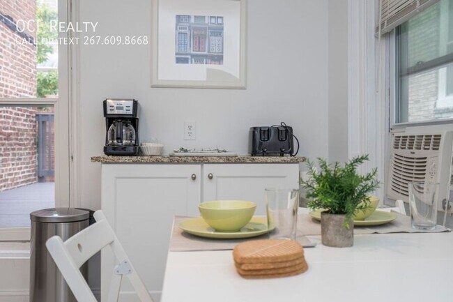 Photo - 1413 Lombard St Unit 2R