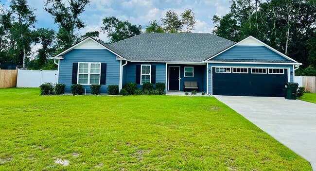 Building Photo - Modern 4-Bedroom Home with Open Layout, Sp...