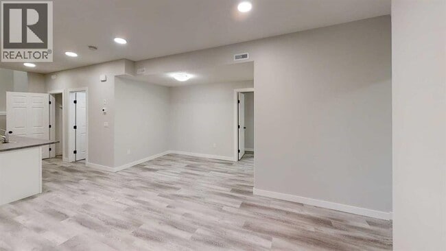 Photo - 10230-10128 128 Ave