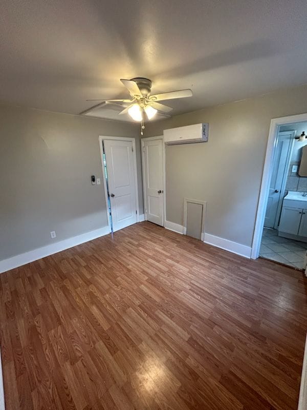 Photo - 745 Queen Ave NW