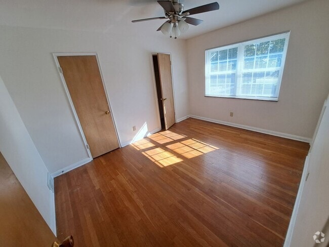 Building Photo - 2827 Charing Rd Unit 2827 #D Rental