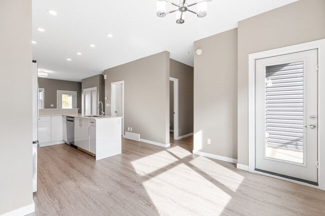 Photo - 1631 Hammond Cres NW Unit 25
