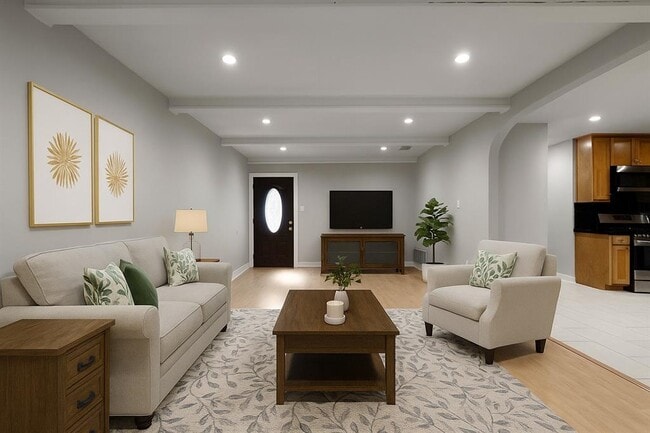 Building Photo - 1504 W 39th 1/2 St