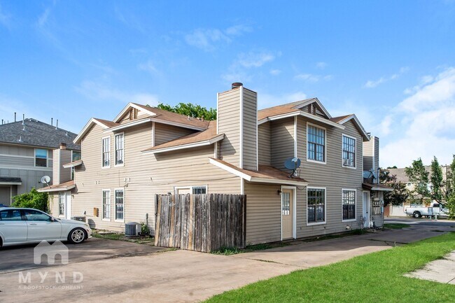Photo - 2214 Creekside Ln Unidad D