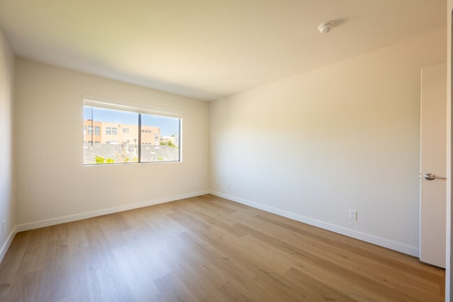 Habitación de la unidad 103 - 12009 Hoffman St