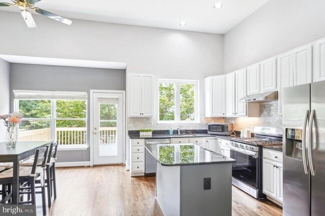 Photo - 2557 James Monroe Cir