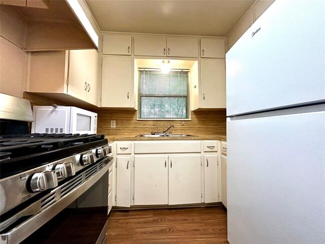 Photo - 607 Bellevue Pl