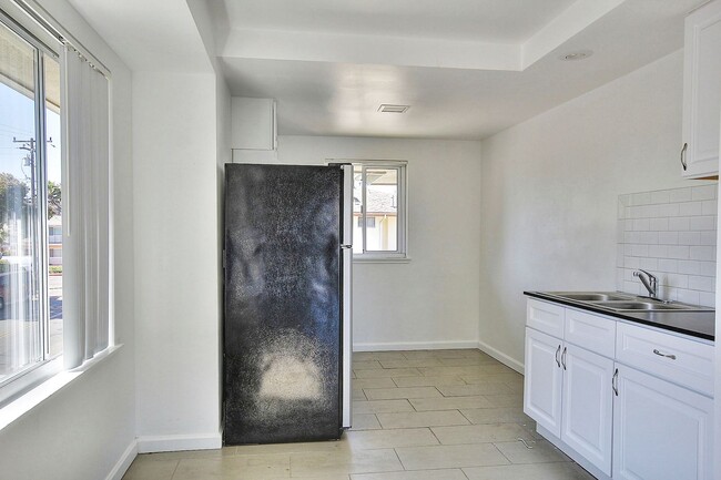 Photo - 6696 Del Playa Dr Unidad B