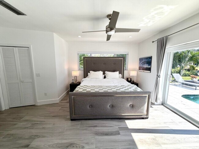 Photo - 100 SW 11th Ave