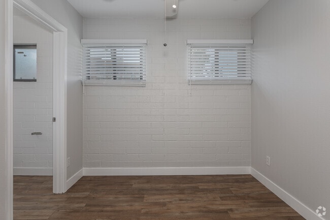 1BR, 1BA - 500 SF