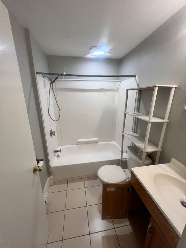 Building Photo - 166-174 Pine st Unit 166 Pine st - 5