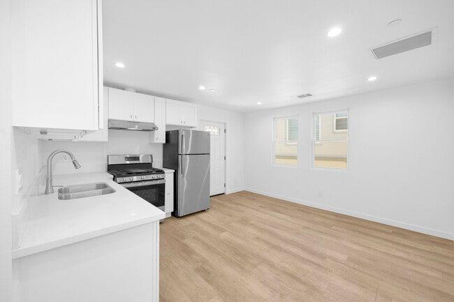 Photo - 309 N Catalina Ave Unit 4