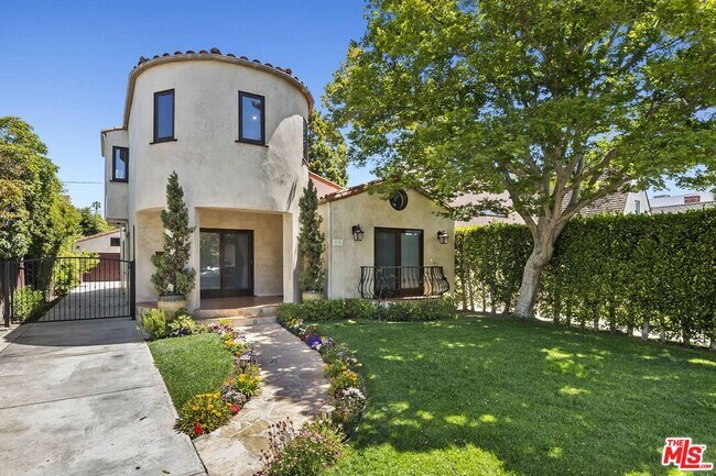 Photo - 2130 Manning Ave