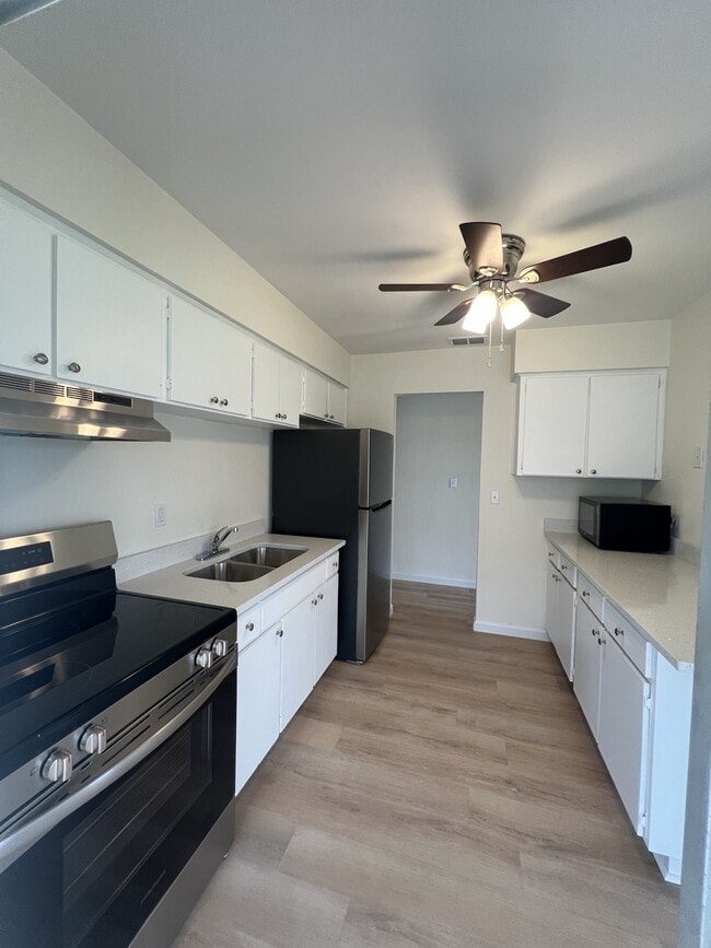 Photo - 16 Tangerine Ct