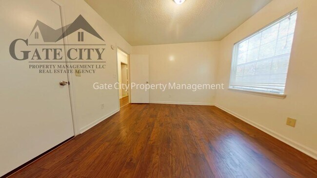 Photo - 5661 Hornaday Rd