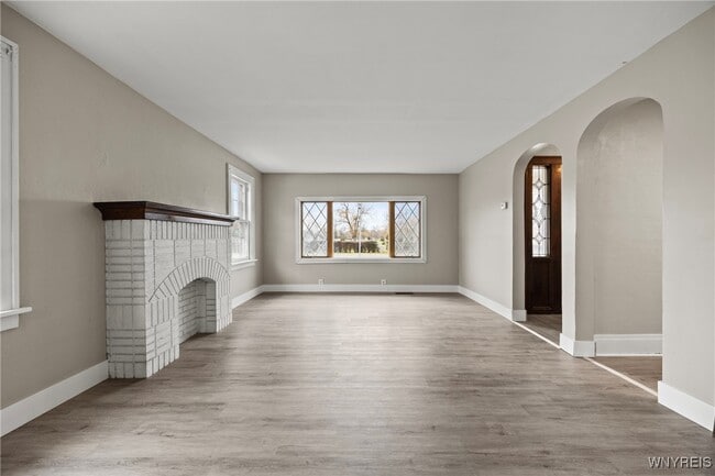 Photo - 2615 Genesee St