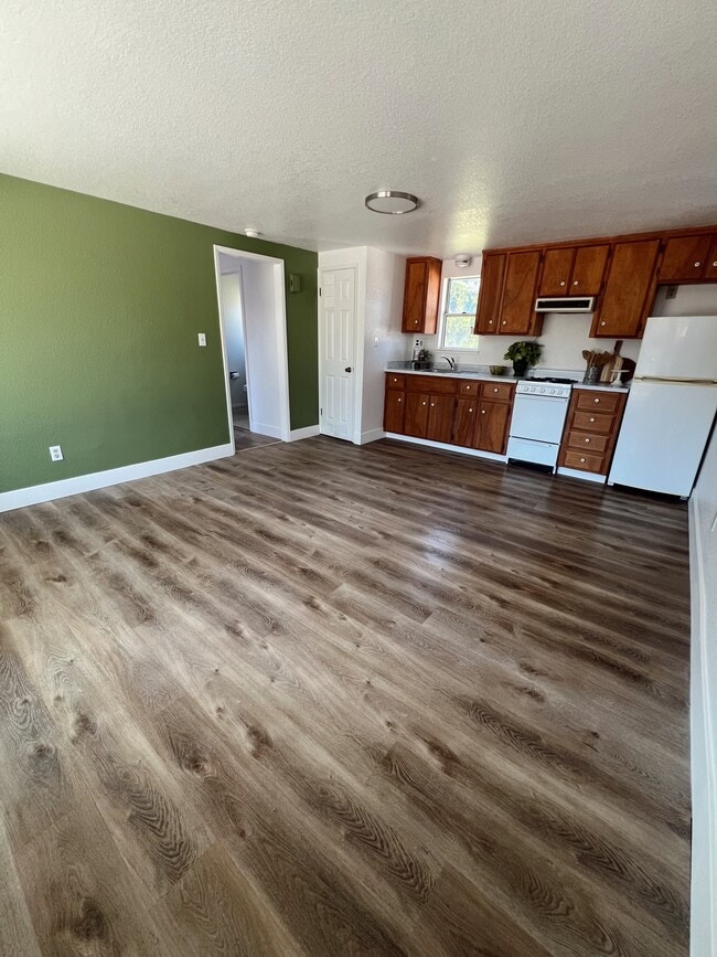 Photo - 1500 N Johnson Rd Unidad B