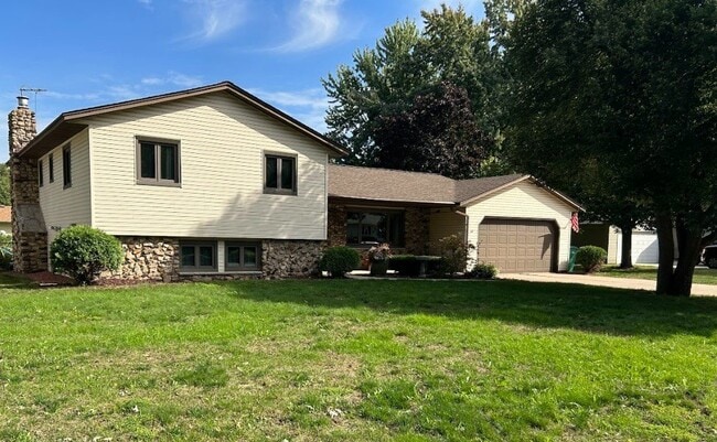 Building Photo - Amazing 3BR/3BA House with 2-car attached ...