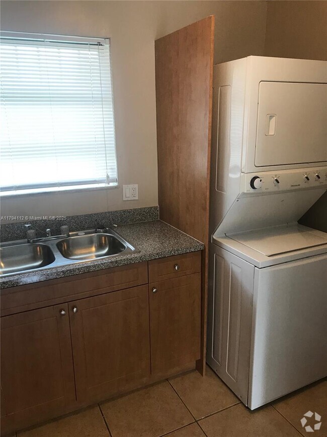 Building Photo - 13315 Alexandria Dr Unit 3 Rental