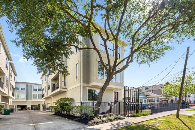 Building Photo - 1320 W 25th St Unit F Rental