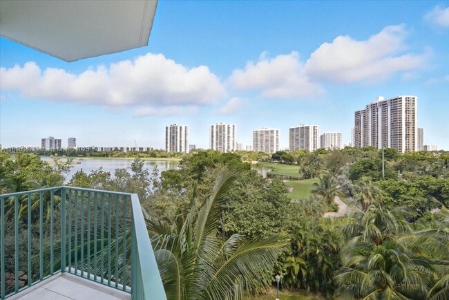 Building Photo - 20000 E Country Club Dr Unit 516