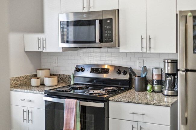 150-Enclave 425 - Model - Kitchen