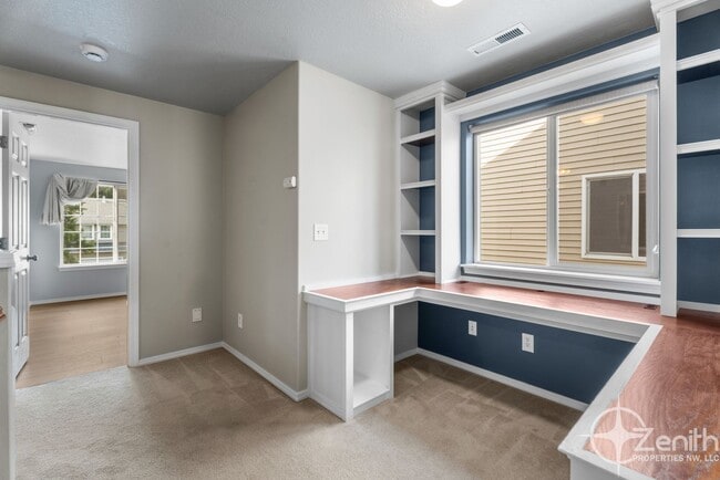 Building Photo - Fully Updated 4 Bedroom Single Family Home...