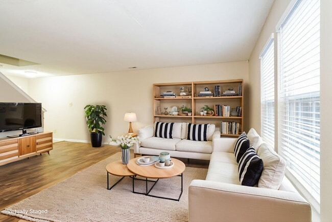 Photo - 2004 Orchid Bloom Dr