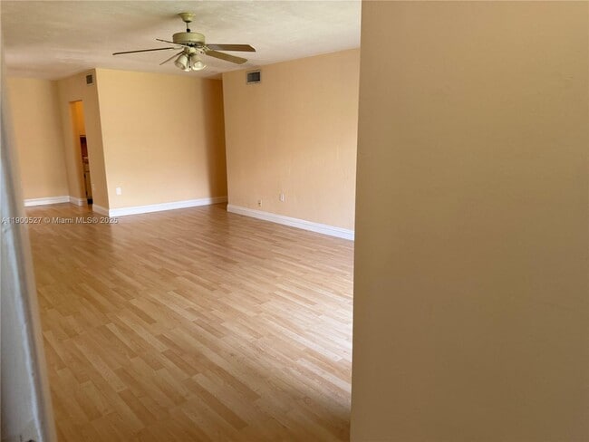 Building Photo - 9400 SW 77th St Unit K6