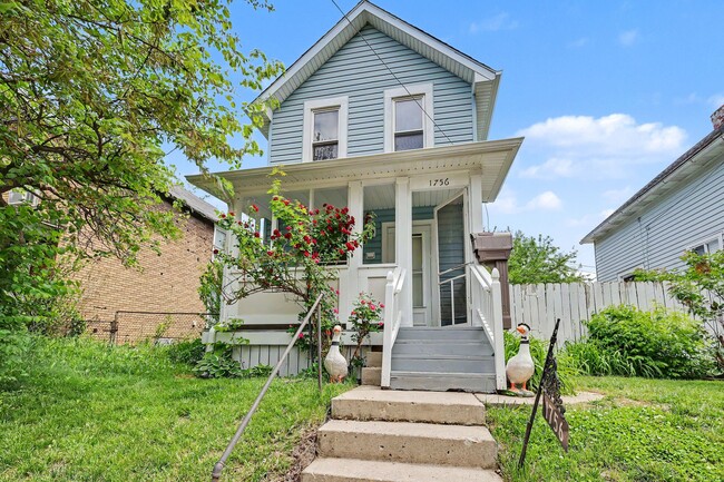 Photo - 1756 Bruck St