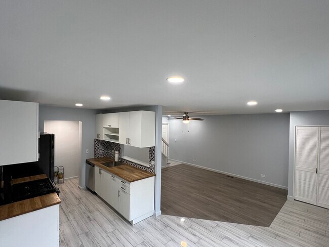 Photo - 230 Dakota Ct