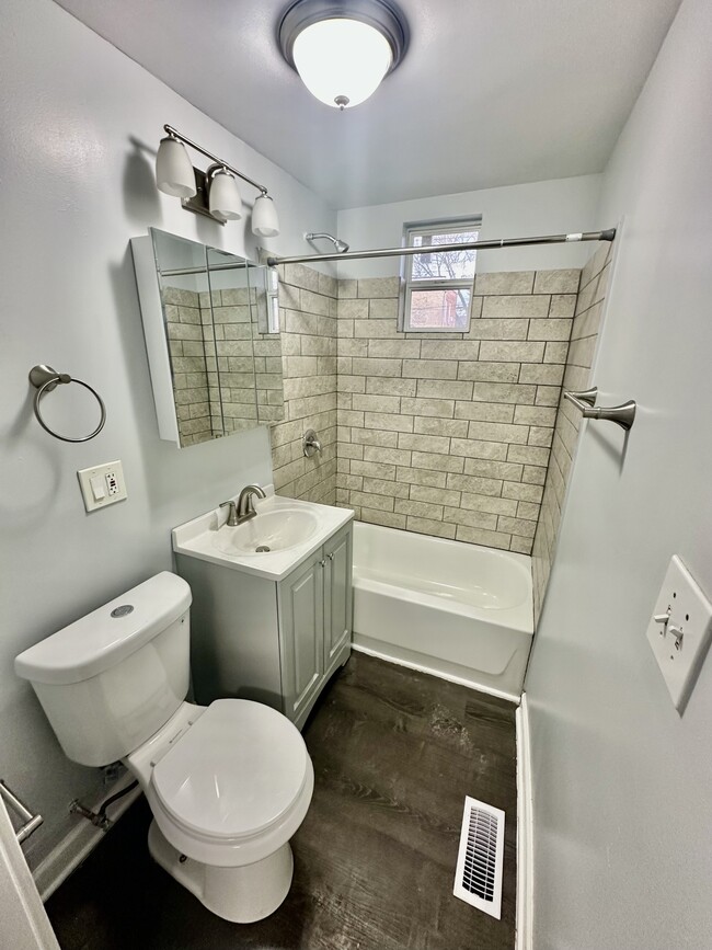 Photo - 1917 W 21st St