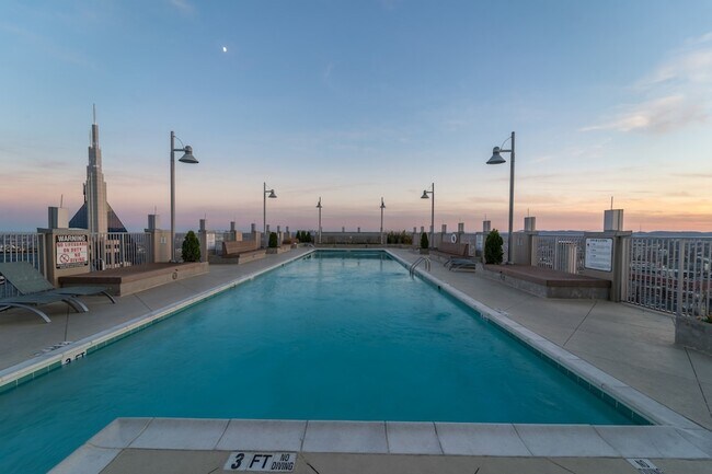 Building Photo - 415 Church St Unit 1204