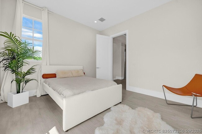 216 NW 11th St