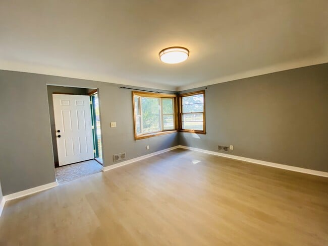 Photo - 4533 University Ave NE