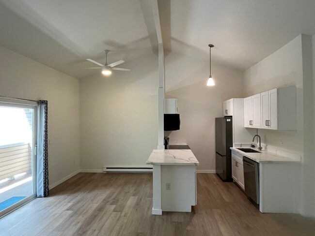 Recently updated Kitchen and floors - 12429 NE 130th Ct Unit G303