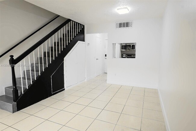 4271 NW 11th St Unit 2
