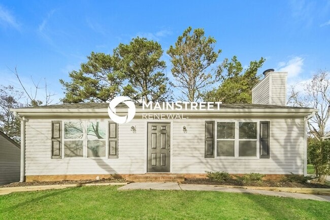 2 Bedroom Pet-Friendly Home in Charlotte, NC with Main Street Renewal