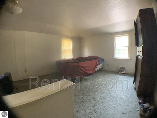 Photo - 1024 E Chippewa St