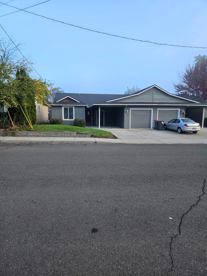 Photo - 941 Laurel St