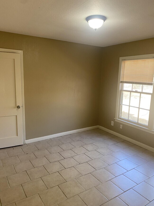 Photo - 1801 Poage Ave