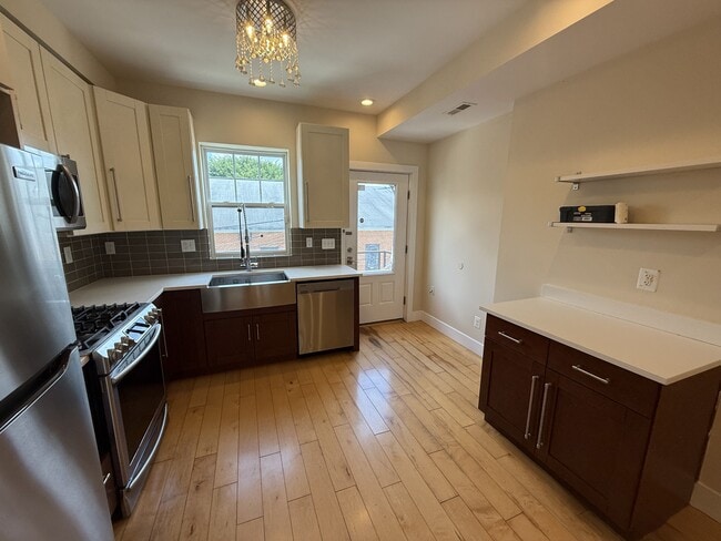 Photo - 707 18th St NE