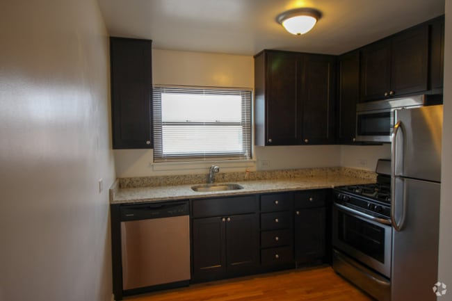 Building Photo - 1942 Linden Ave Rental