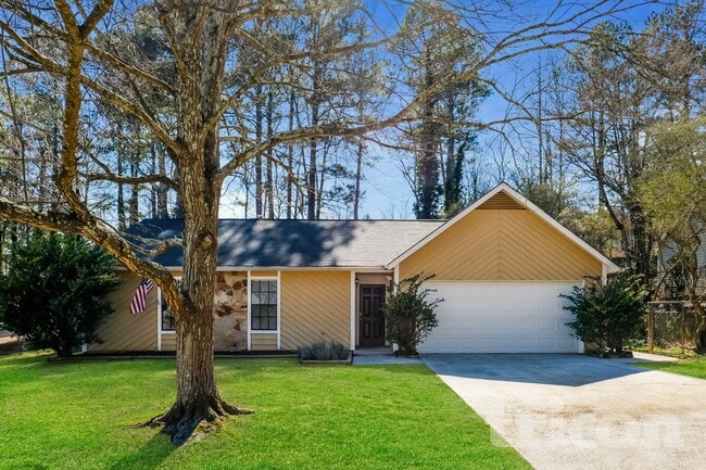 Building Photo - 2543 Mistletoe Ln SW