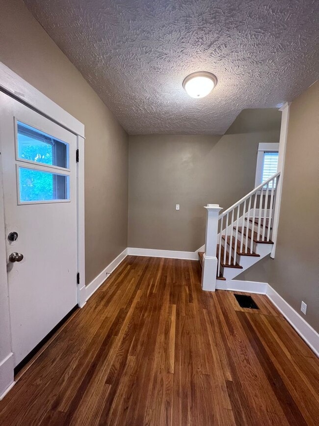 Photo - 1040 Powers Ave NW