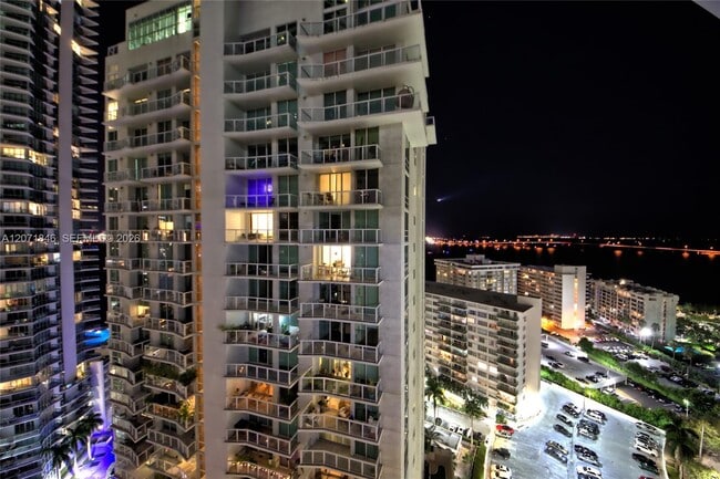 Photo - 170 SE 14th St Unidad 2303