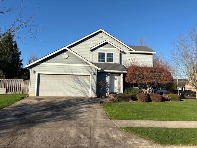 Photo - 1925 NW Woodland Dr